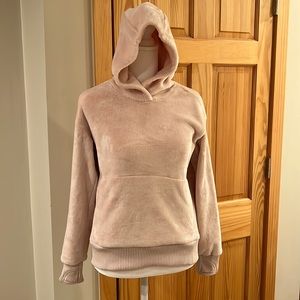 Athleta girl large/12 light pink fuzzy kangaroo pocket hooded fleece